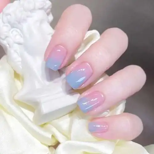 简约款蓝粉渐变最新美甲 【图】