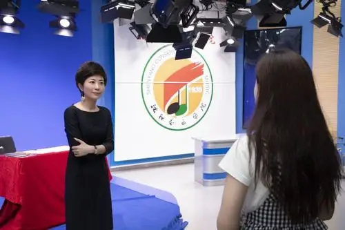 戏剧影视学院播音与主持系学生与管旭老师互动交流