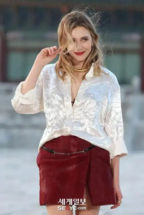 太美了伊丽莎白奥尔森最新照片出席韩国时尚活动