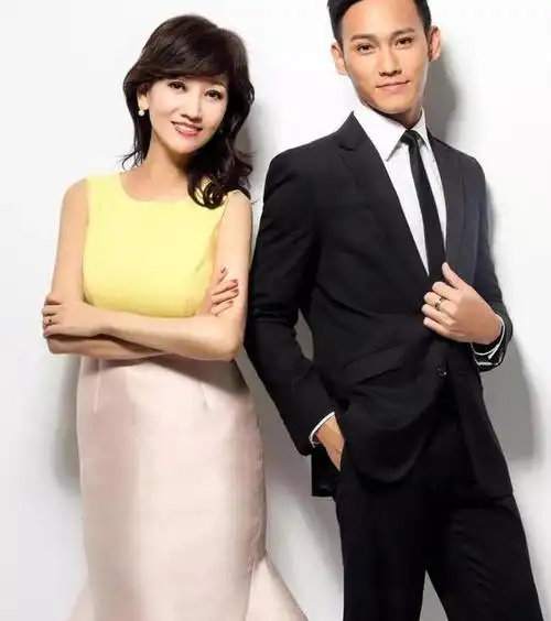 并且与前夫生了两个儿子,一个叫黄光宏一个叫黄光宜,赵雅芝与