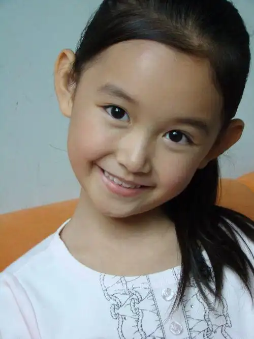 盘点冉冉升起的00后小明星萌照(组图)