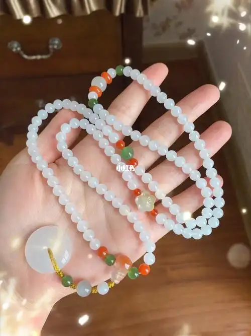 温润饱满,珠圆玉润,脂份足,密度高,白度赞,搭配天然白玉平安扣,和田玉