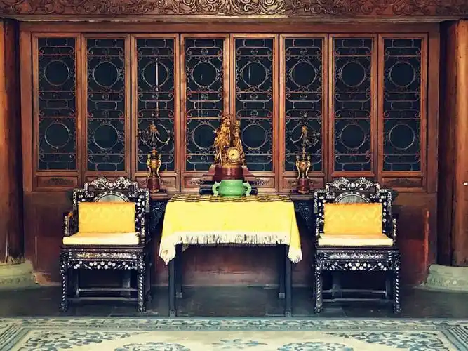 如果有一个比故宫内部各个宫殿还奢华的存在那就是恭王府,大家都知道