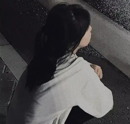 进来拿丧系伤感忧郁丧系真人女生头像