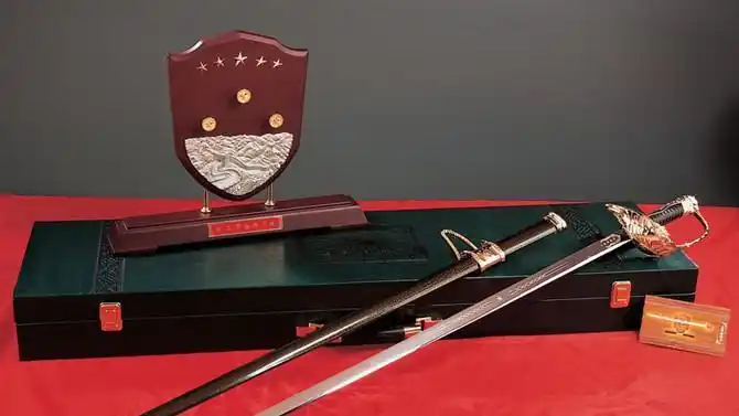 解放军三军仪仗队的指挥刀为什么是西洋剑?事实并非如此