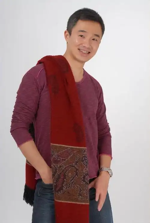 主持时间长了,程雷也形成自己的舞台风格——亲民.