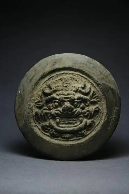 粗旷多变的青州高浮雕兽面纹瓦当