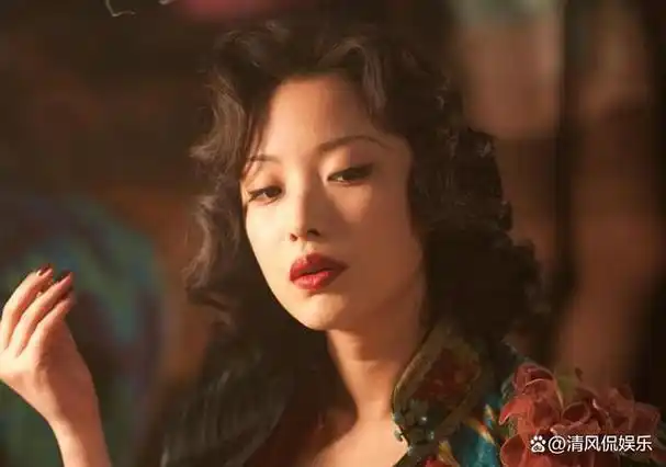 《金陵十三钗》中妖娆多姿的"玉墨"一角成功走红,在影片中一身旗袍