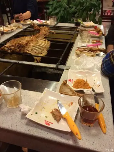 四系车友在外面组图吃饭