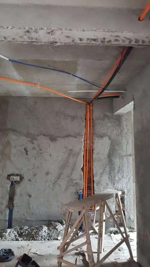 这两个水电安装师傅你用谁?