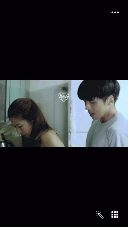 韩国电影我是看到一个动图上面是在厨房的剧情