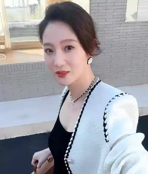 演员侯梦莎曾因军旅剧走红低调嫁给同行丈夫如今生活幸福