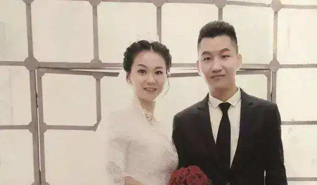 德云社的孟鹤堂,这两年非常的火,郭德纲给了他不少资源,德云社也把他