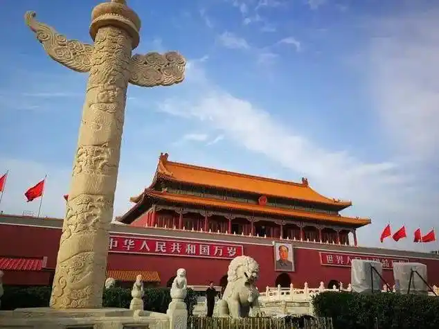 它是电影《上甘岭》的主题歌,唱出了中国人民志愿军战士对祖国,对家乡