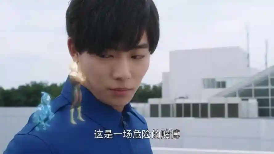 人类变身为风马奥特曼来和泰迦奥特曼战斗这是伙伴之间的战斗