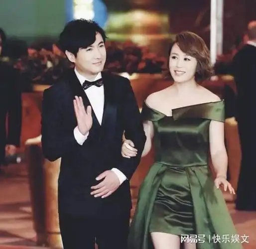 43岁沈腾携娇妻参加婚礼!