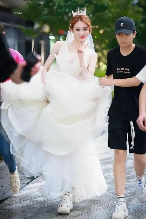 徐璐婚纱照好美_网易订阅