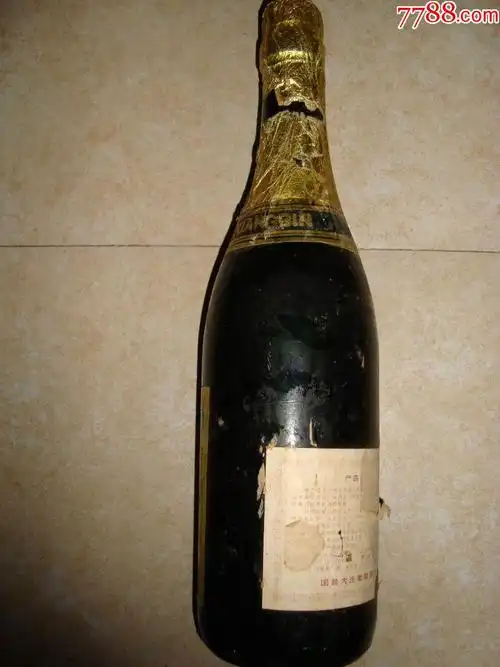 高级老香槟酒一瓶