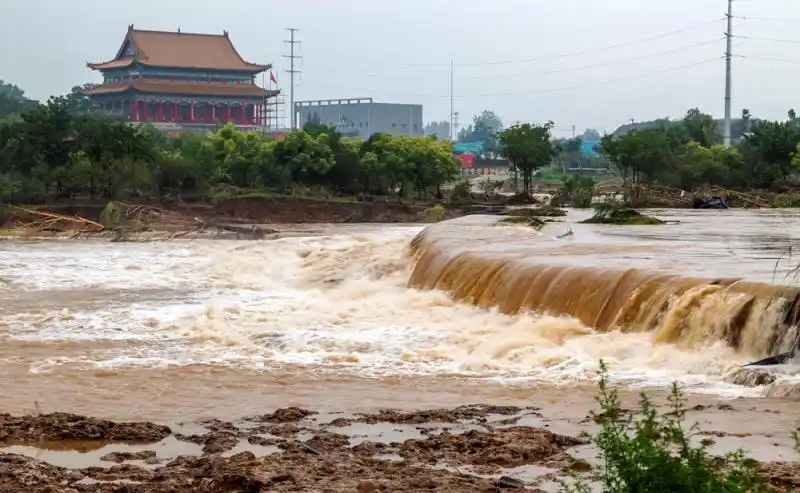 洪灾的洗礼河南遭受千年一遇的大洪灾鹤壁降雨量当天峰值高达7775毫米