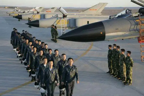 资料图:中国空军试飞员.