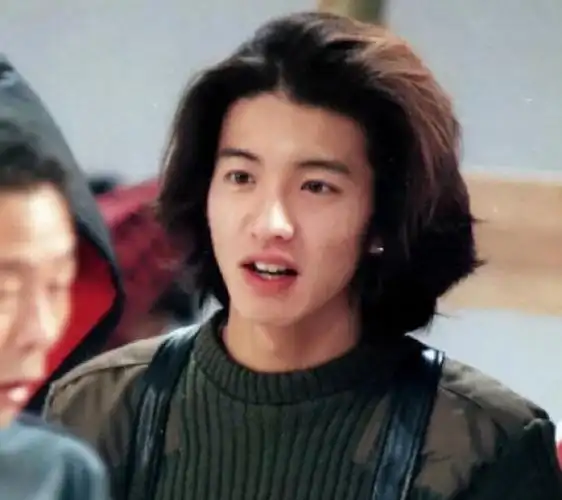 说句年轻时的木村拓哉是神颜代表不过分吧,谁还没有过被他帅晕的一段