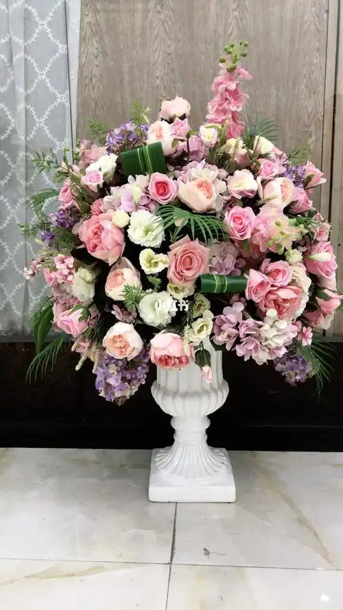 样板间罗马柱花艺