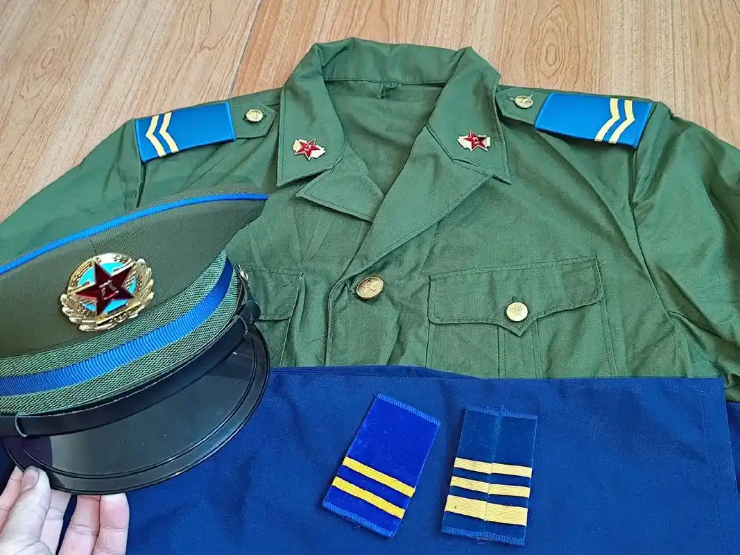 05式空军常服尽管配发后不久迎来了07式的大规模换装,但是一改了空军