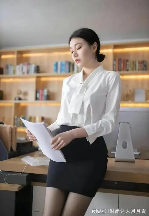 职场ol装气质高雅凸显身材女神必备