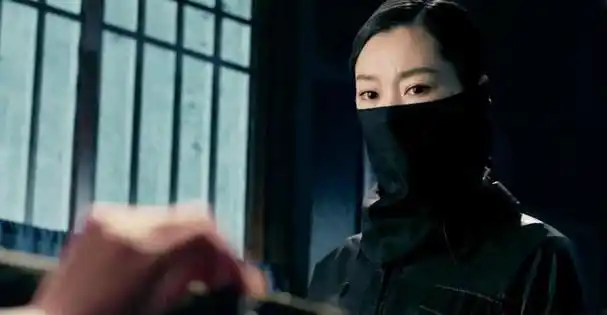 《蜂巢》收视登顶,没躲过女主宋轶,更没躲过堪称绝色