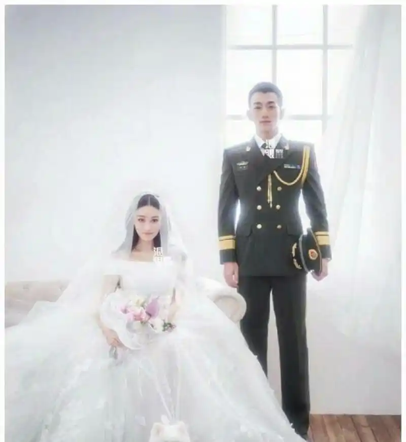 何捷:身高 180cm——小了张馨予一岁