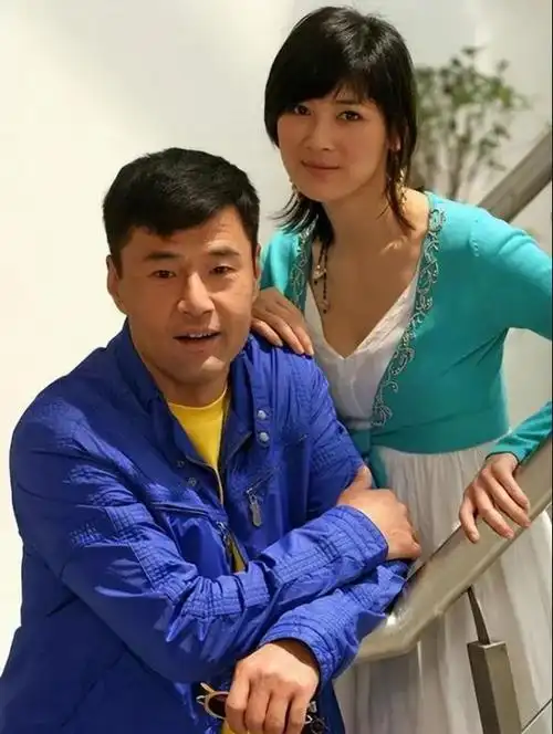 于荣光:与初恋恩爱35年,为何到了63岁,妻子坚持要和他离婚?