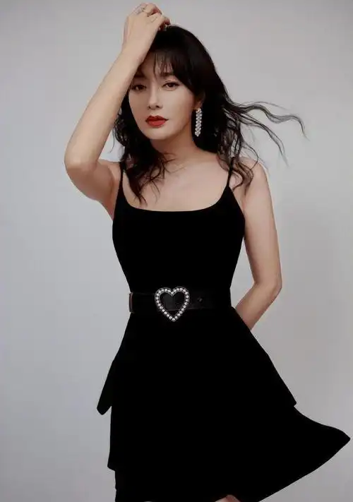 "吸渣体质"秦岚:两段感情都没结果,44岁未婚谈及爱情绝不将就