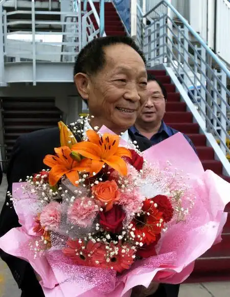 图文:袁隆平载誉返湘(1)