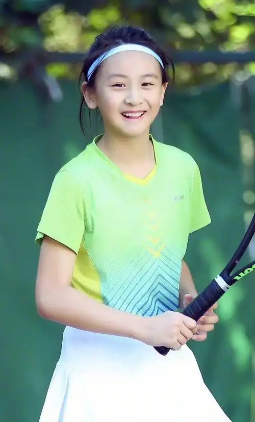 长大了,穿百褶裙超好看,男粉:我可以等你几年|森碟|百褶裙|田雨橙