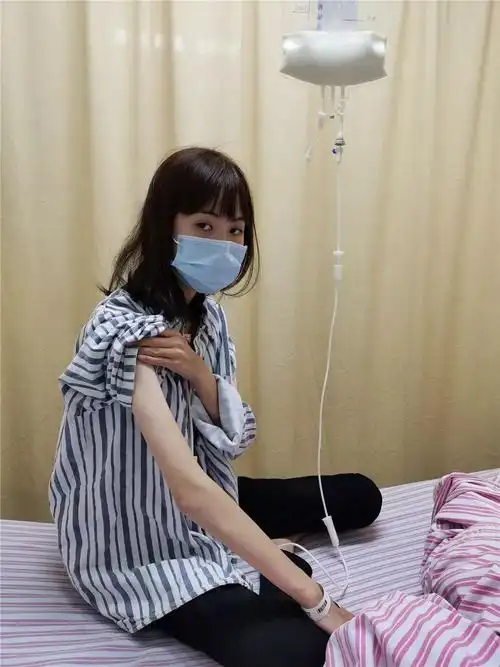 蔡紫艳骨瘦如柴,体重只有70斤