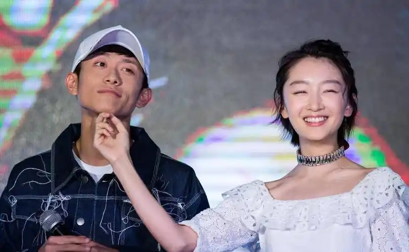 5张雨绮和秦昊张雨绮堪称时尚型美女.