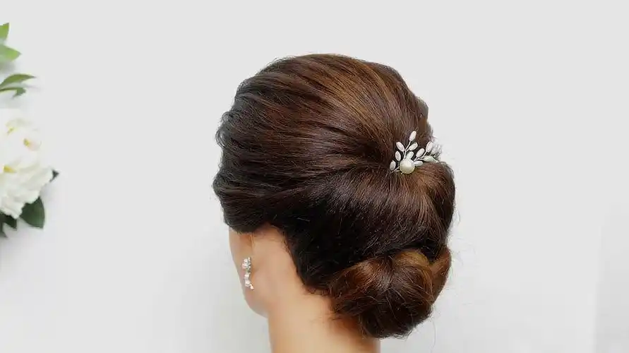 盘发,减龄又有女人味,盘起来也简单 服务升级 2第二款发型凉爽发型