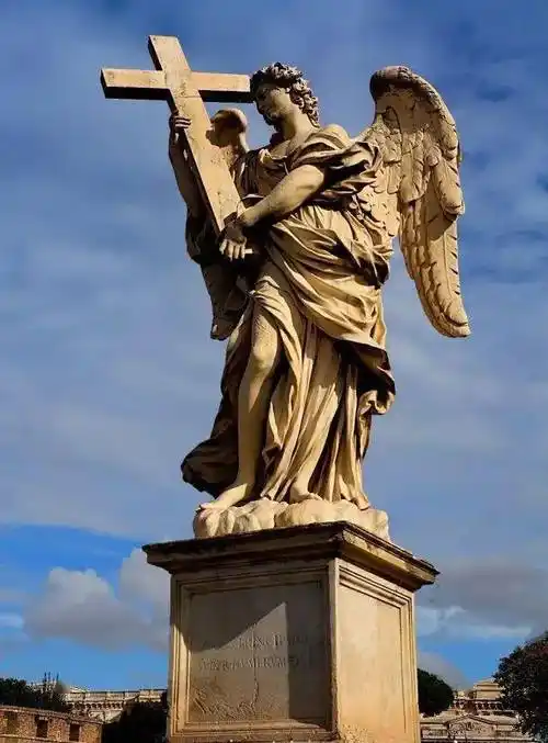 罗马士兵用3根六寸长的大钉子,把耶稣的手脚钉在十字架(原样是天使