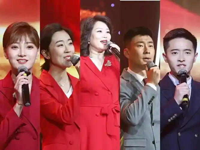 伴随着激扬奋进,铿锵有力的音乐,济南广播电视台的青年记者,主持人等