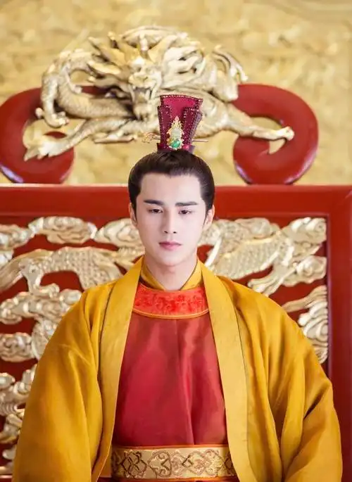 姜潮4年前的这部作品终于开播,女主角是关晓彤