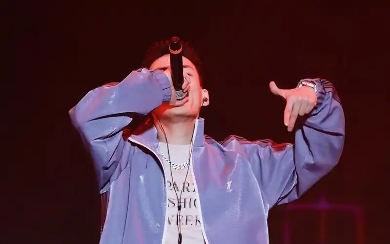 红花会贝贝/李京泽 0504 上海国潮音乐节直拍「 东京下雨淋湿巴黎」