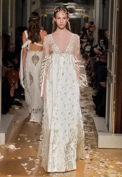valentino高定时装秀第一个和最后一个好有感觉