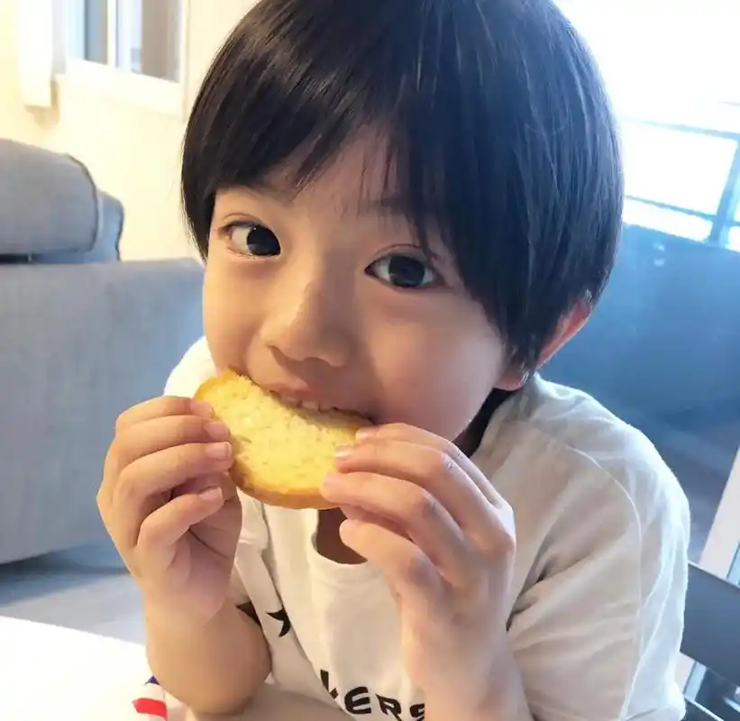 弟弟提醒你们该换头像了! #10后 #男小学生 #帅哥 - 抖音