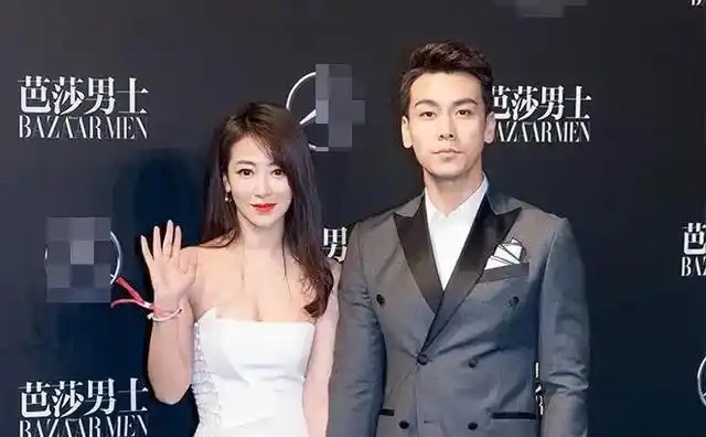 45岁的陈紫函和36岁的老公手牵手参加活动,陈紫函现尴尬一幕