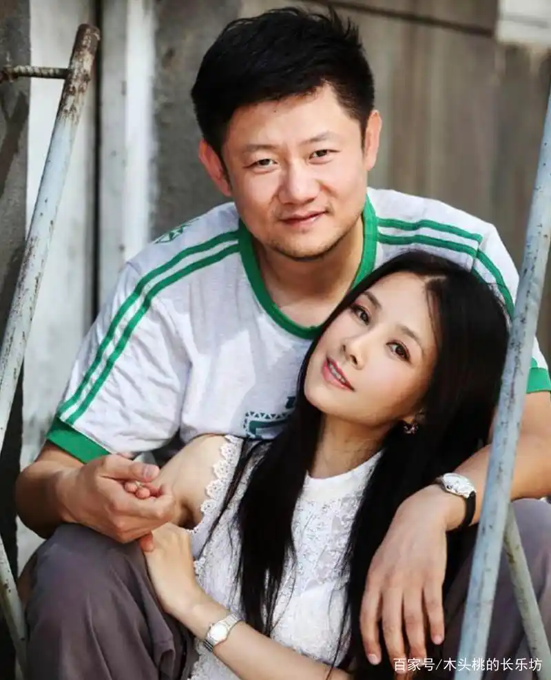 44岁颜丹晨初为人母,小5岁老公被曝光,北影96明星班又添星二代