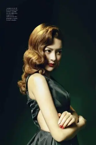 周薇通过练习拳击,变得精力充沛,气质独特,那些庸脂俗粉是不具备周薇