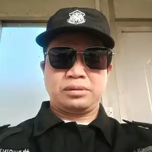 老帅哥《拒绝连赞》头像