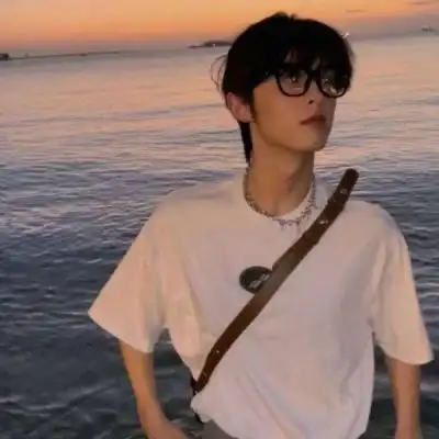 高清好看的温柔小众男头图片,男生头像图片