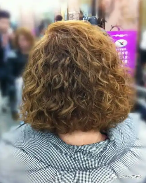 中年妈妈流行减龄烫发30款