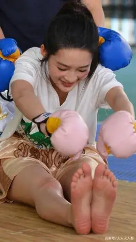 李沁第0179期美脚欣赏